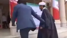 درگیری امام جمعه و بخشدار بر سر میکروفن/ ویدئو

