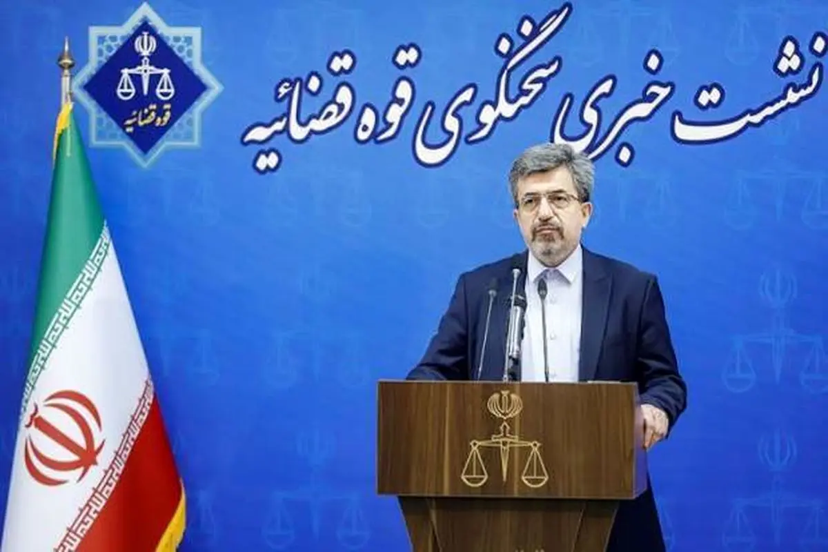 سخنگوی قوه قضاییه: در لیگ برتر تعدادی بازیکنان خارجی در طول فصل بازی نکردند اما بیش از ۱۲۰ میلیارد تومان قرارداد بستند/ در استان البرز ۱۰ نفر به اتهام تولید و توزیع مشروبات الکلی دستگیر شدند / با هر کسی که بخواهد امنیت داخلی کشور را مخدوش کند برخورد عبرت 