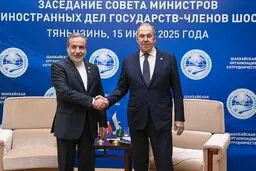 لاوروف و عراقچی درباره برنامه هسته‌ای ایران گفتگو می‌کنند


