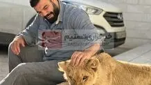 واکنش امیر علی‌اکبری به نگهداری شیر/ ویدیو