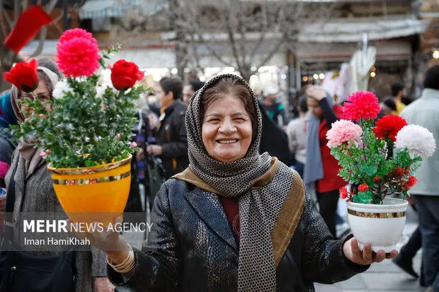 حال و هوای بازار شبِ عید در همدان