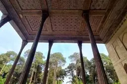 حلقه انسانی دور چهلستون تشکیل شد