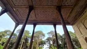 حلقه انسانی دور چهلستون تشکیل شد