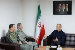 دیدار فرمانده کل ارتش با رئیس‌جمهور/ پزشکیان: ارتش با آمادگی عملیاتی بالا اقتدار دفاعی کشور را به نمایش گذاشت