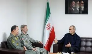دیدار فرمانده کل ارتش با رئیس‌جمهور/ پزشکیان: ارتش با آمادگی عملیاتی بالا اقتدار دفاعی کشور را به نمایش گذاشت