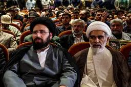 سلفی با نوه امام خمینی در دانشگاه تهران + عکس