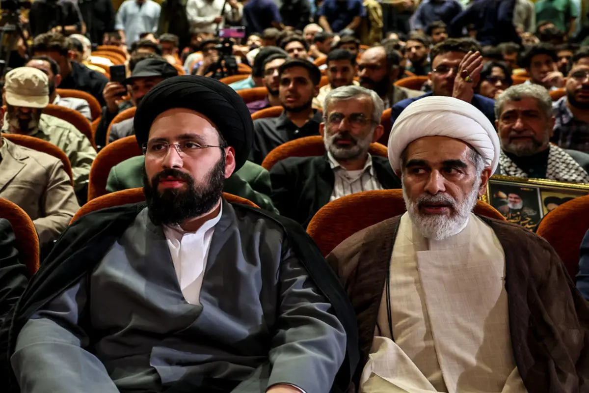 سلفی با نوه امام خمینی در دانشگاه تهران + عکس