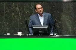 یک نظامی را وزیر کشور کردند، نظامی دیگری را معاون سیاسی او، استاندار خراسان رضوی هم که نظامی است؛ شبیه پادگان شده!

