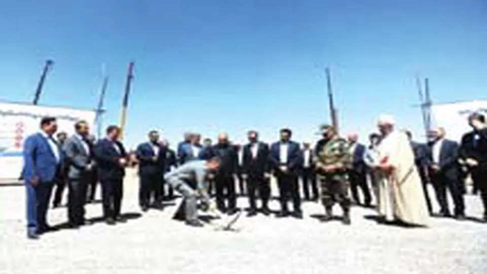 نیروگاههای خورشیدی شهرضا و دهاقان کلید خورد