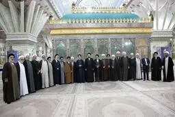 دیدار اعضای مجمع روحانیون مبارز و مجمع محققین و مدرسین حوزه علمیه قم در حرم امام