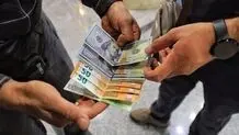 پلیس: یک دلال ارز را با ۶۰ هزار دلار بازداشت کردیم/ موجب رشد قیمت ارز شده بود

