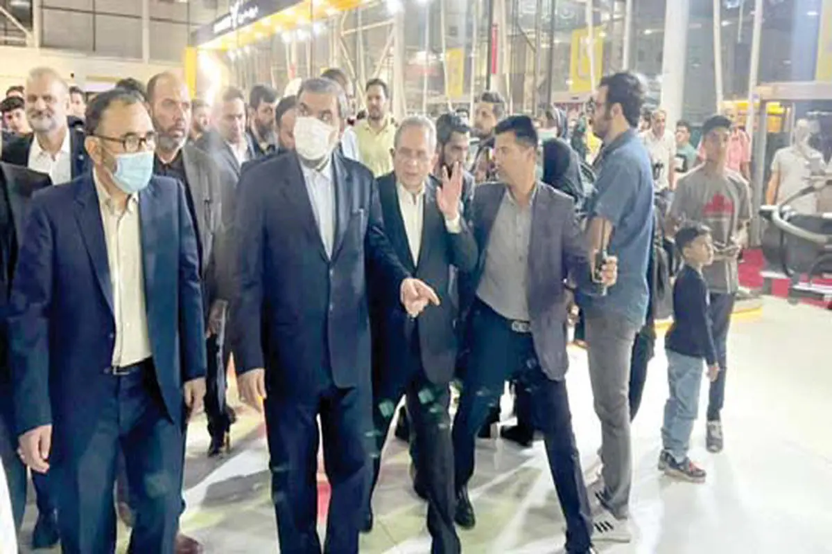 بازدید محسن رضایی از غرفه گروه بهمن در نمایشگاه خودرو مشهد
