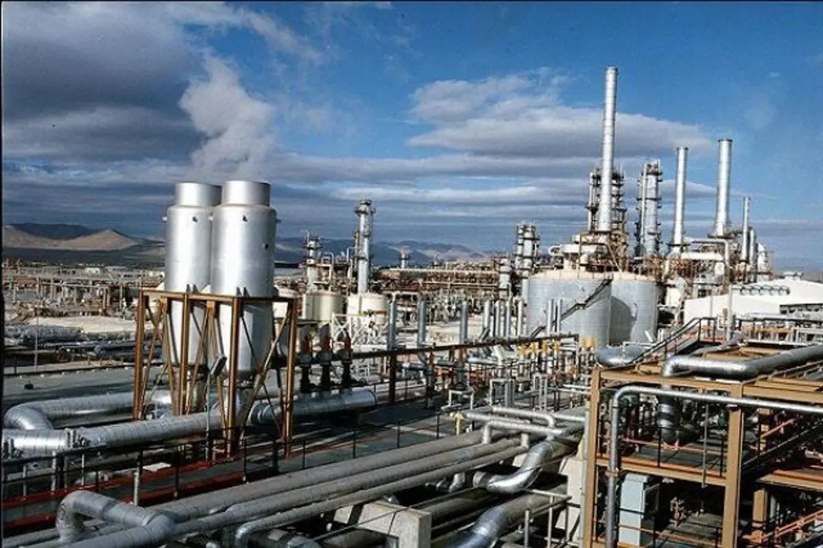تکذیب فروش سهام شرکت‌های پتروشیمی توسط ستاد اجرایی فرمان امام

