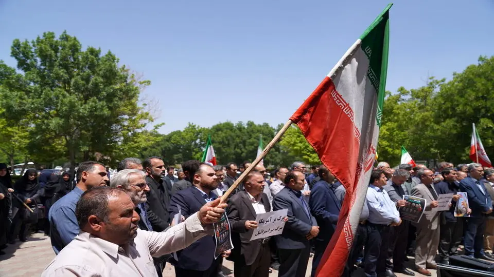 بیانیه جمعی از اساتید و نخبگان در حمایت از ایران