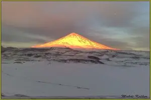 ماجرای لرزه‌ها و گازهای گوگردی قله دماوند چیست؟ آیا آتشفشان دماوند بیدار می‌شود؟