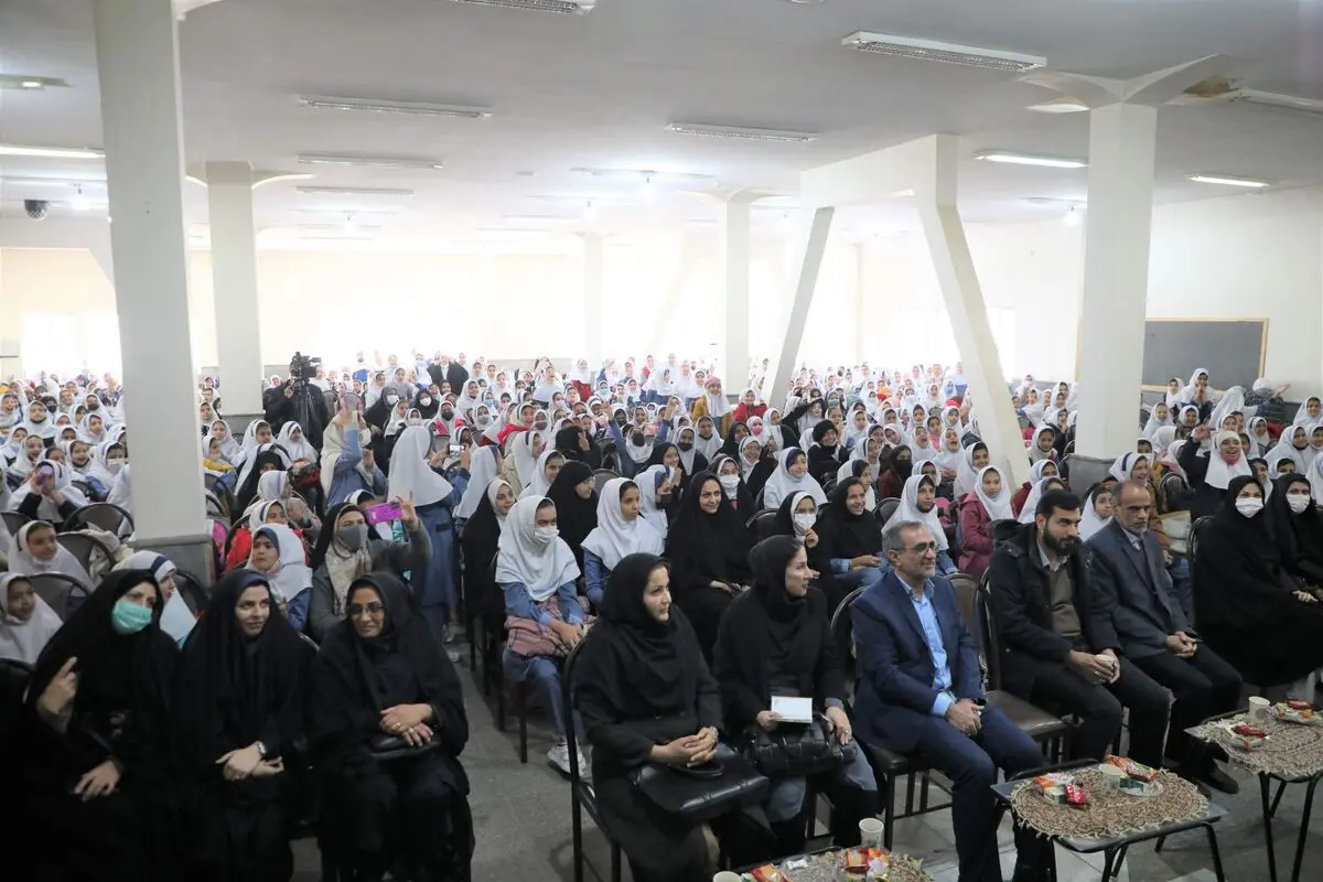 حضور بیش از 1000 هزار دانش آموز در پویش حامیان آب ویژه مادران و دختران در نایین