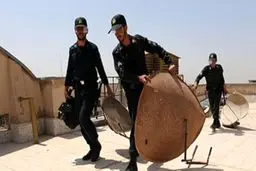 هشدار یک مقام سپاه درباره گروه‌های جمع آوری کننده دیش‌های ماهواره از منازل