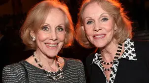 دوقلوهای مشهور ستاره موسیقی خودکشی کردند

