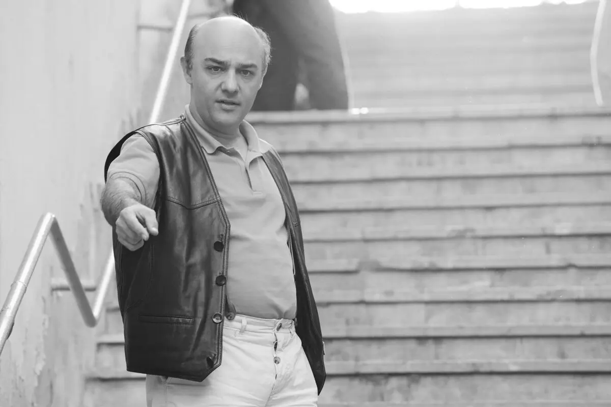 آن سوخت که شمع را چنین می‌افروخت
