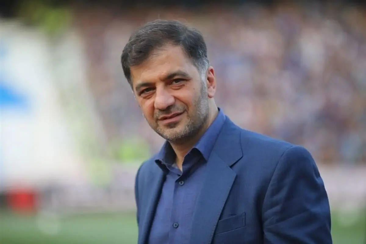 خروج کریمی در میان اعتراض هواداران استقلال/ ویدئو

