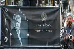 بهزاد فراهانی به مراسم تشییع عنایت بخشی رفت + عکس