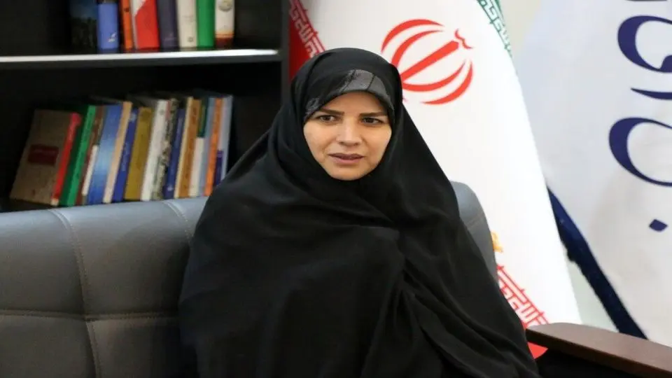 گریه‌های نماینده زن مجلس برای مادرش در آغوش یک نماینده دیگر +‌ عکس