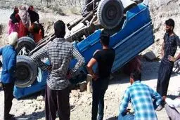 ۱۲ مصدوم بر اثر واژگونی نیسان در تایباد 