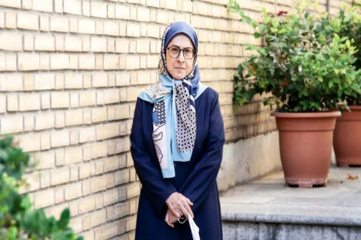 لزوم تمرکز بر نیازهای اساسی مردم به جای حجاب/ مرگ مهسا امینی هم برای تندروها عبرت آموز نبود
