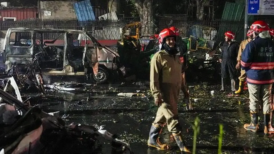 انفجار یک خودرو در دهلی نو؛ ۸ نفر کشته و ۱۲ تن زخمی شدند+ ویدئو

