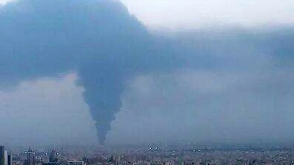 باران، دود تهران را شست؟ / روایت متناقض از هوای پایتخت پس از انفجار انبارهای نفت