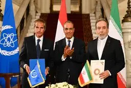 نبرد دو جبهه؛ از وین تا تهران