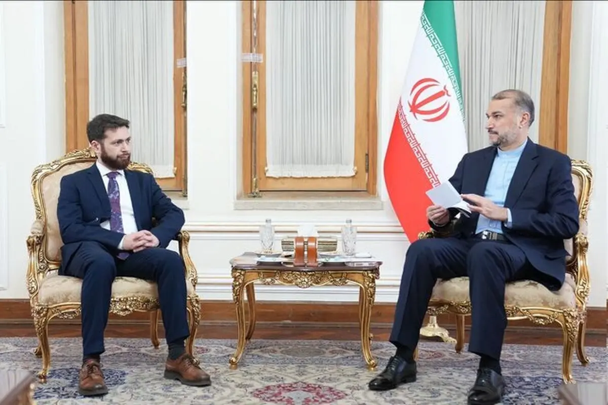 تاکید ایران و ارمنستان بر گسترش روابط در زمینه های سیاسی و تجاری


