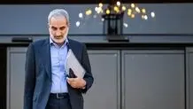 وزیری کوچک‌تر از قبای یک وزارتخانه
