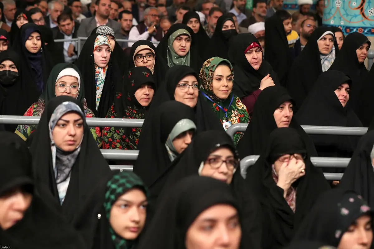 تصاویری از پوشش متفاوت زنان در دیدار با رهبر انقلاب/ عکس

