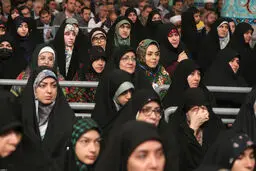 تصاویری از پوشش متفاوت زنان در دیدار با رهبر انقلاب/ عکس


