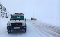 عملیات نجات ۴۰ خودروی گرفتار در برف خلخال + تصاویر و ویدئو