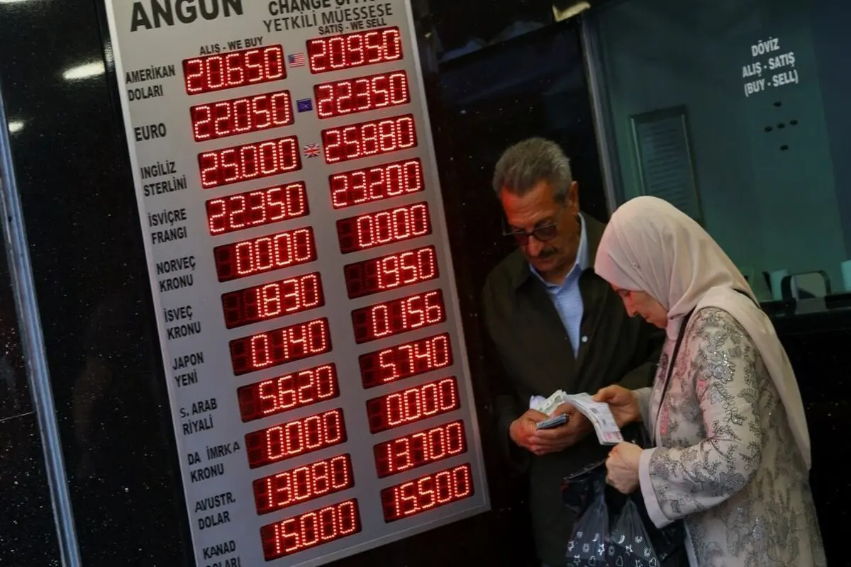 سقوط شدید ارزش لیر در پی پیروزی اردوغان در انتخابات ترکیه

