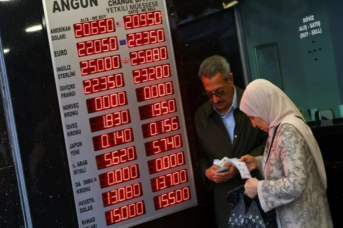 سقوط شدید ارزش لیر در پی پیروزی اردوغان در انتخابات ترکیه

