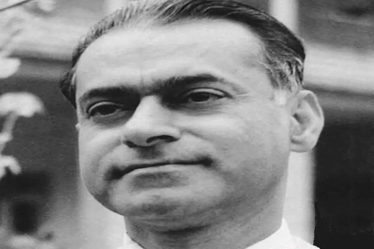 محمد معین چه کسی بود؟