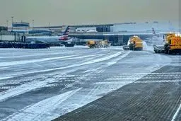 بیش از ۲۱۰۰ پرواز در آمریکا با طوفان زمستانی لغو شد 