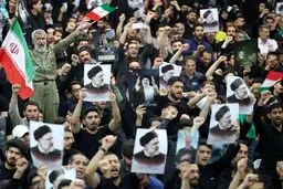 آماده‌سازی محل تشییع و تدفین «ابراهیم رئیسی» در صحن آزادی؛ پیکر رئیس‌جمهور وارد مشهد شد/ ویدئو و تصاویر