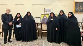 تصویری از دیدار معاون پزشکیان با خانواده همسر رهبر انقلاب / حدادعادل هم حضور داشت + عکس