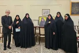 تصویری از دیدار معاون پزشکیان با خانواده همسر رهبر انقلاب / حدادعادل هم حضور داشت + عکس