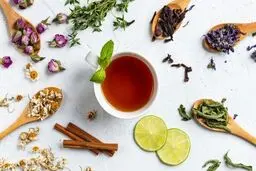 نوشیدن چای و دمنوش بعد از غذا با بدن چه می‌کند؟
