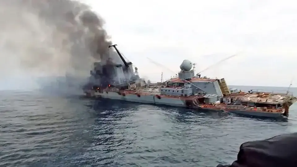 photos appear to show Russian cruiser Moskva shortly before it sank