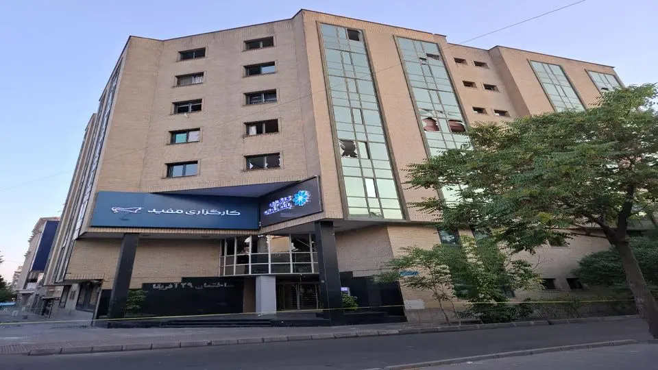 برج بابک زنجانی ساعاتی پس از حمله اسرائیل/ مشاهدات میدانی خبرنگار شرق از چهارراه جهان کودک + تصاویر