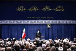 کشف حجاب حرام شرعی و حرام سیاسی است/ شعار امسال شعار مهمی است