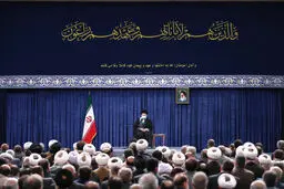 کشف حجاب حرام شرعی و حرام سیاسی است/ شعار امسال شعار مهمی است
