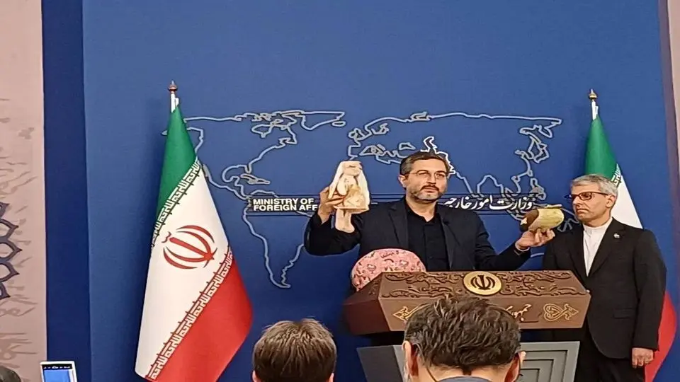 جزئیات تازه از شهادت ۱۲ نفر در آستانه اشرفیه در حمله اسرائیل / حضور یکی از بازماندگان در نشست خبری سخنگوی وزارت خارجه