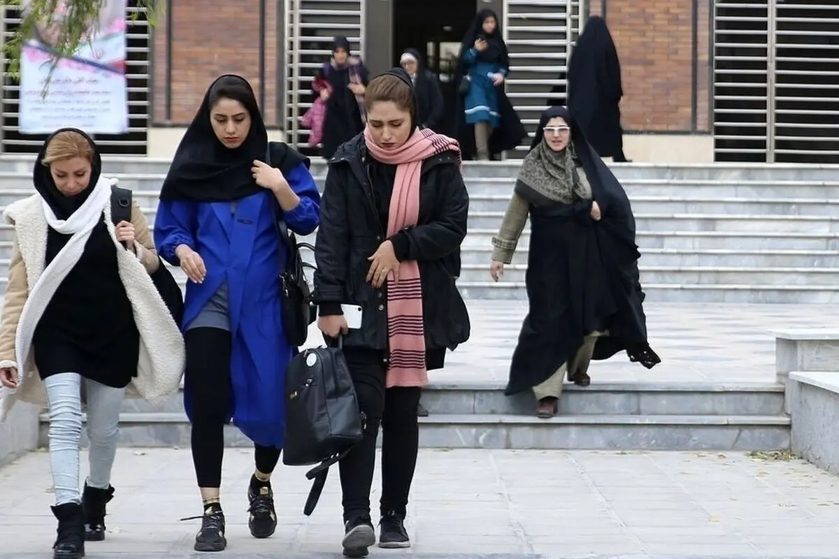 با اقلیتی معاند که احکام دینی را به سخره گرفته‌اند برخورد قانونی و قاطع می‌شود